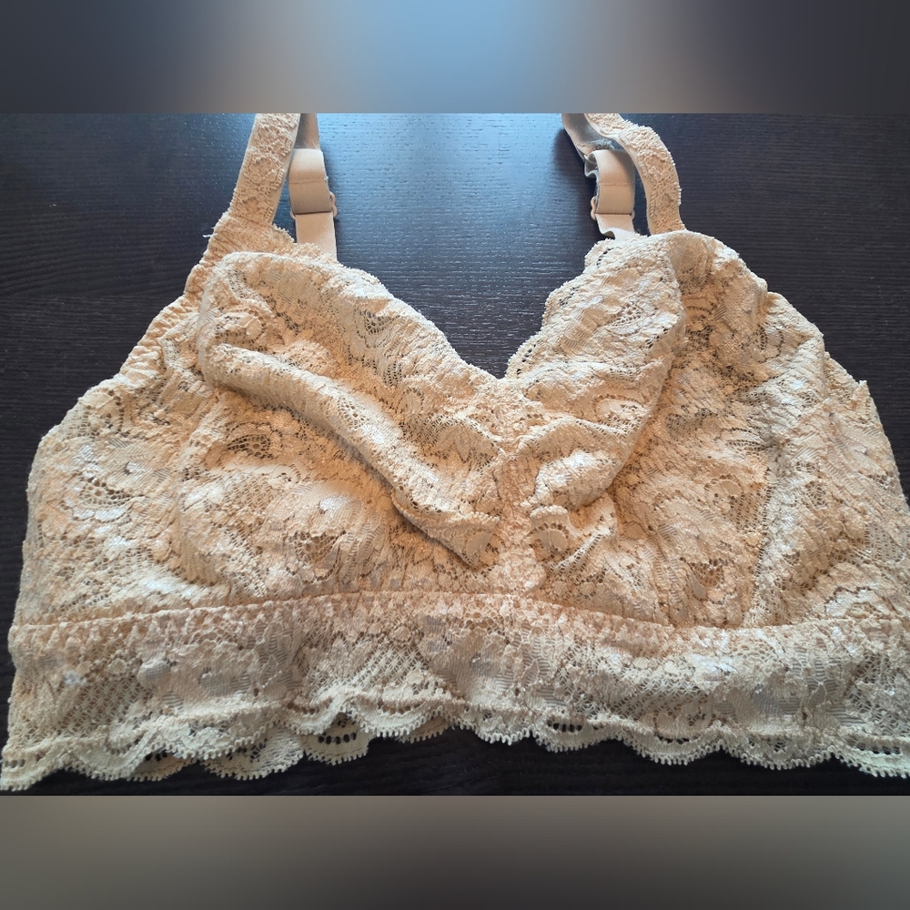 Cosabella ~ Italian Lace V-Neck Bralette ~ Nude ~ Adjustable Straps ~ Size M - Picture 3 of 7